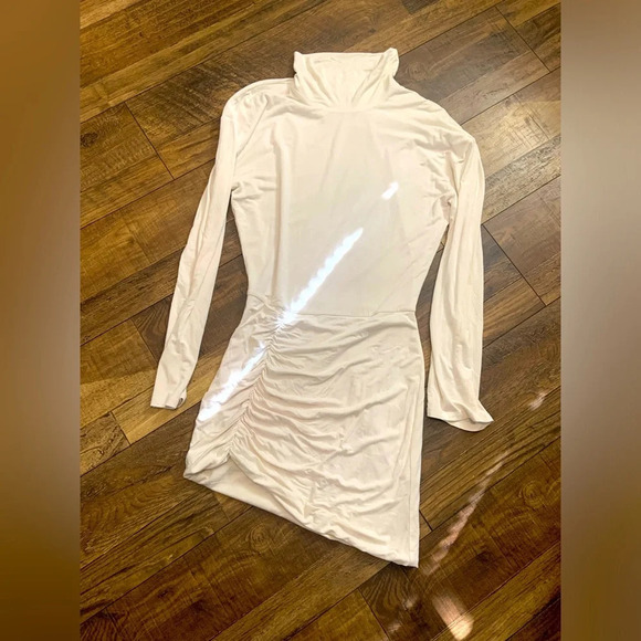 Lovers and friend Ivana ruched cream turtleneck dress spring boho 128$ Revolve - Picture 3 of 5